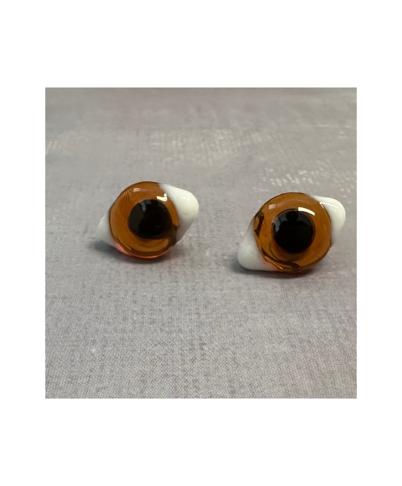 GLASS WHITE CORNER EYES